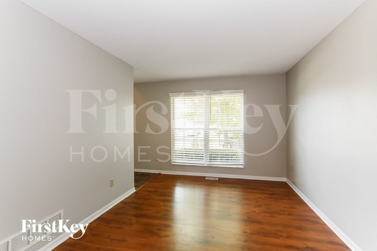 1162 Moneca St - Photo 4 of 16