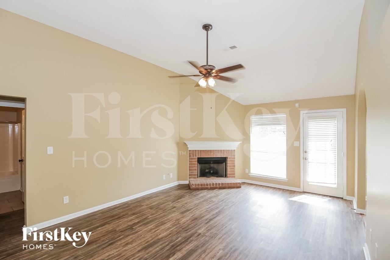 10257 Green Moss Dr N - Photo 2 of 15