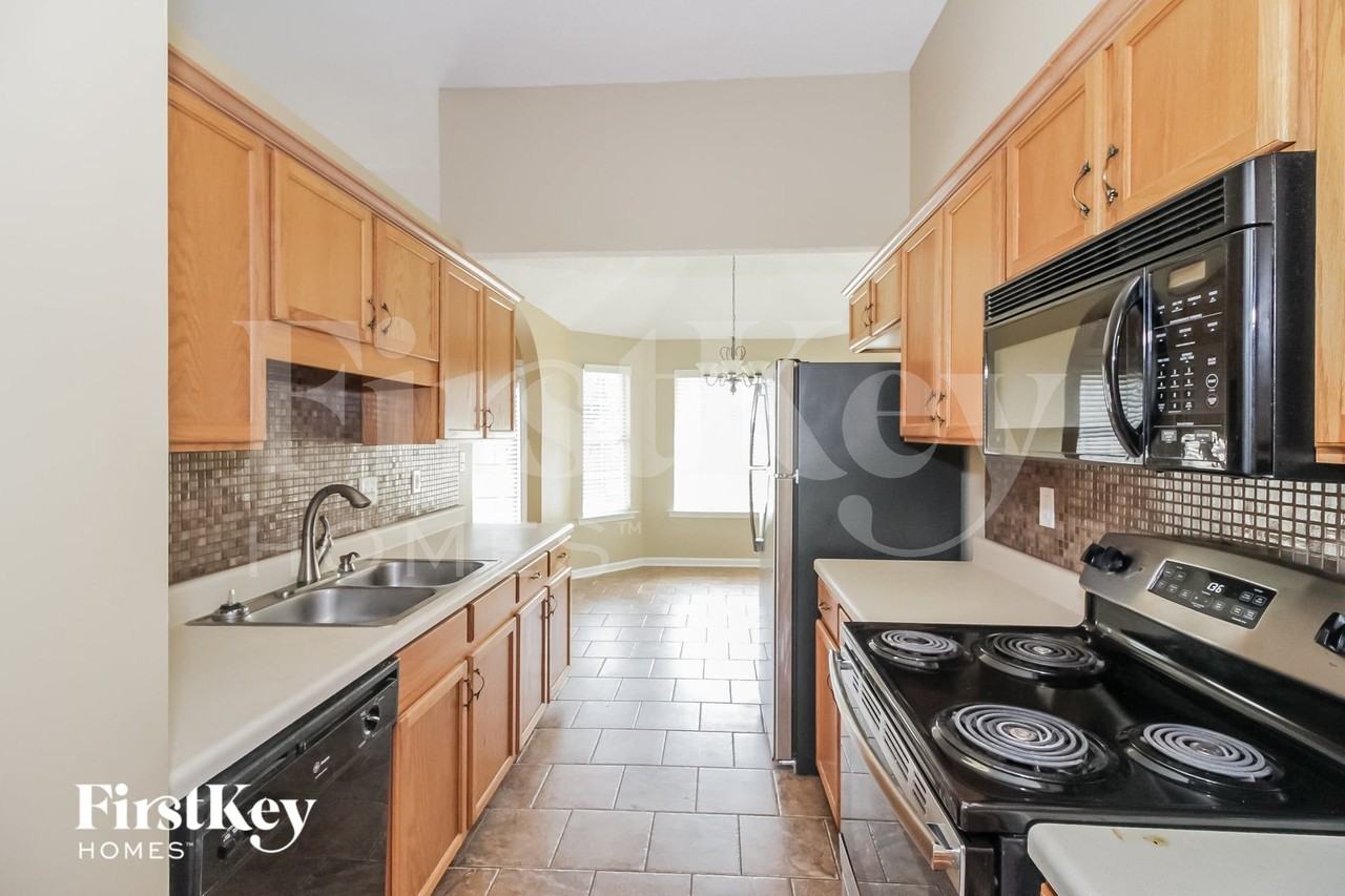10257 Green Moss Dr N - Photo 7 of 15