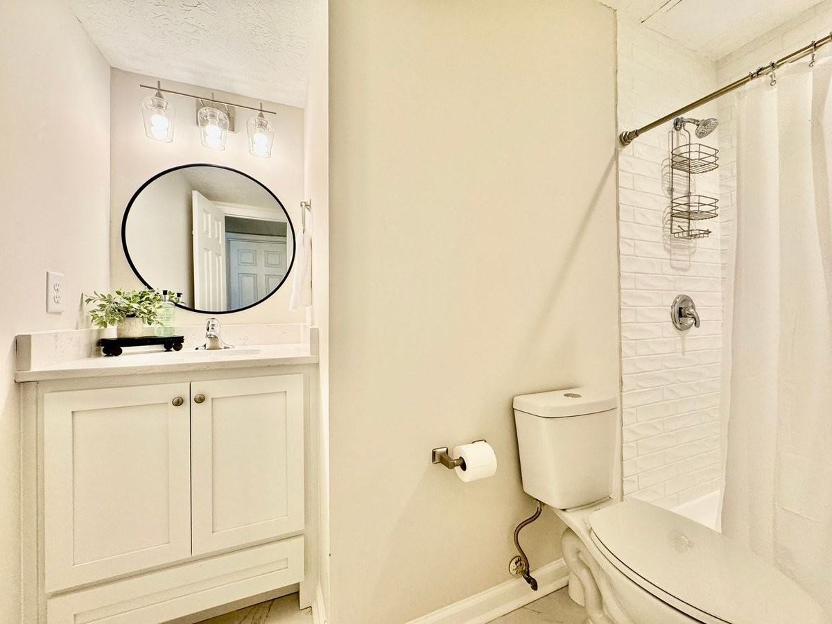533 Grant Ave #B - Photo 3 of 10