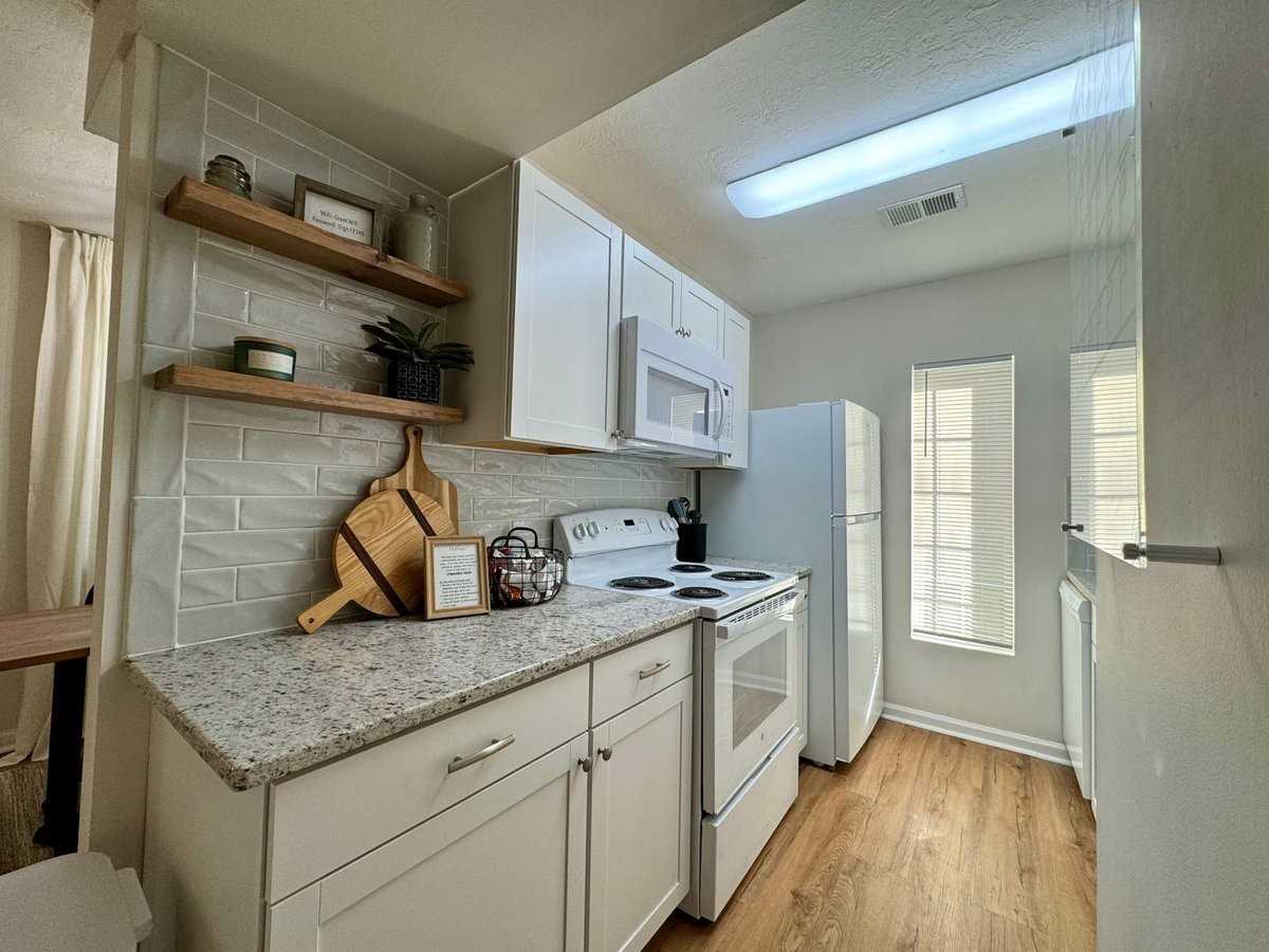 533 Grant Ave #B - Photo 6 of 10