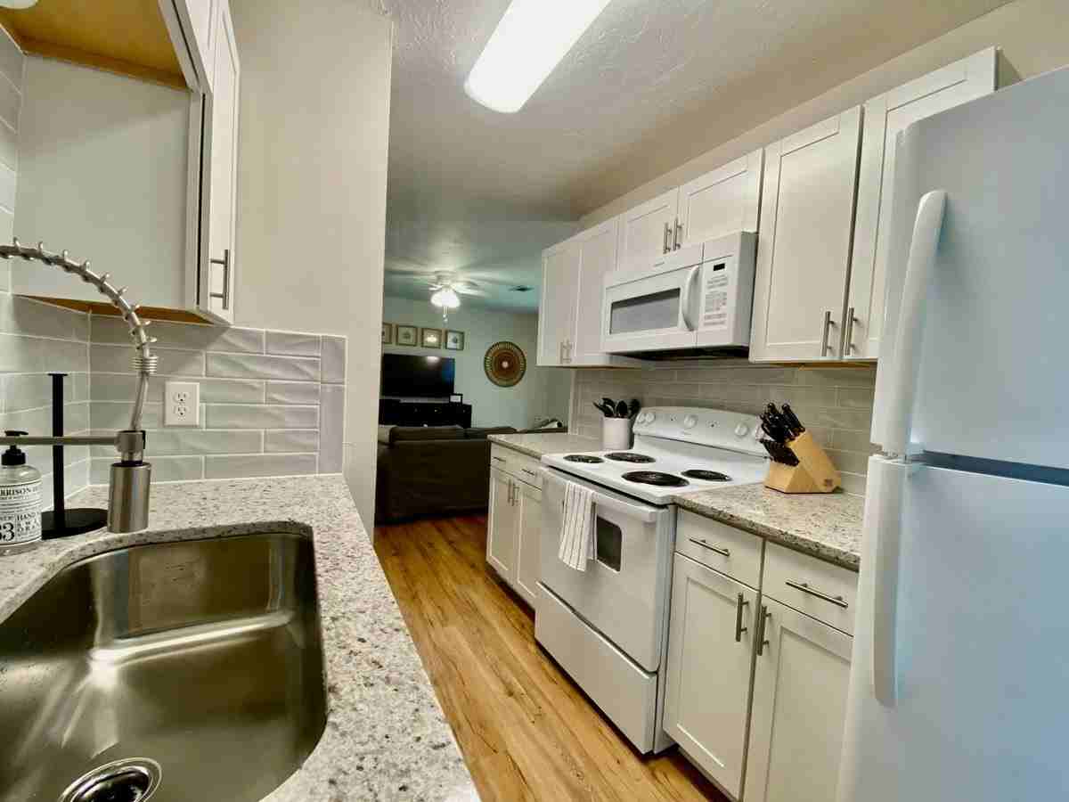 533 Grant Ave Unit D #D - Photo 4 of 16