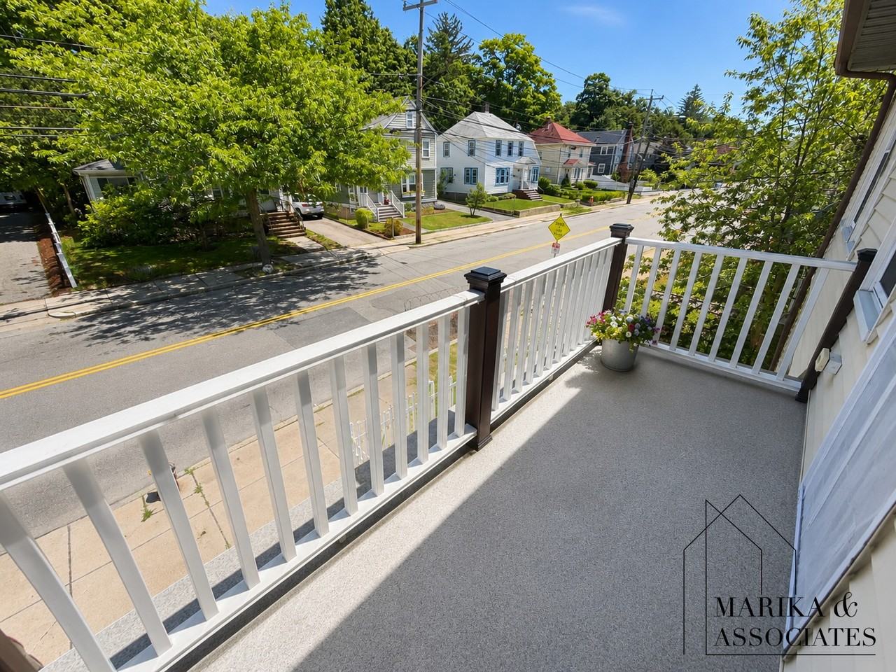 576 Lagrange St - Photo 4 of 21