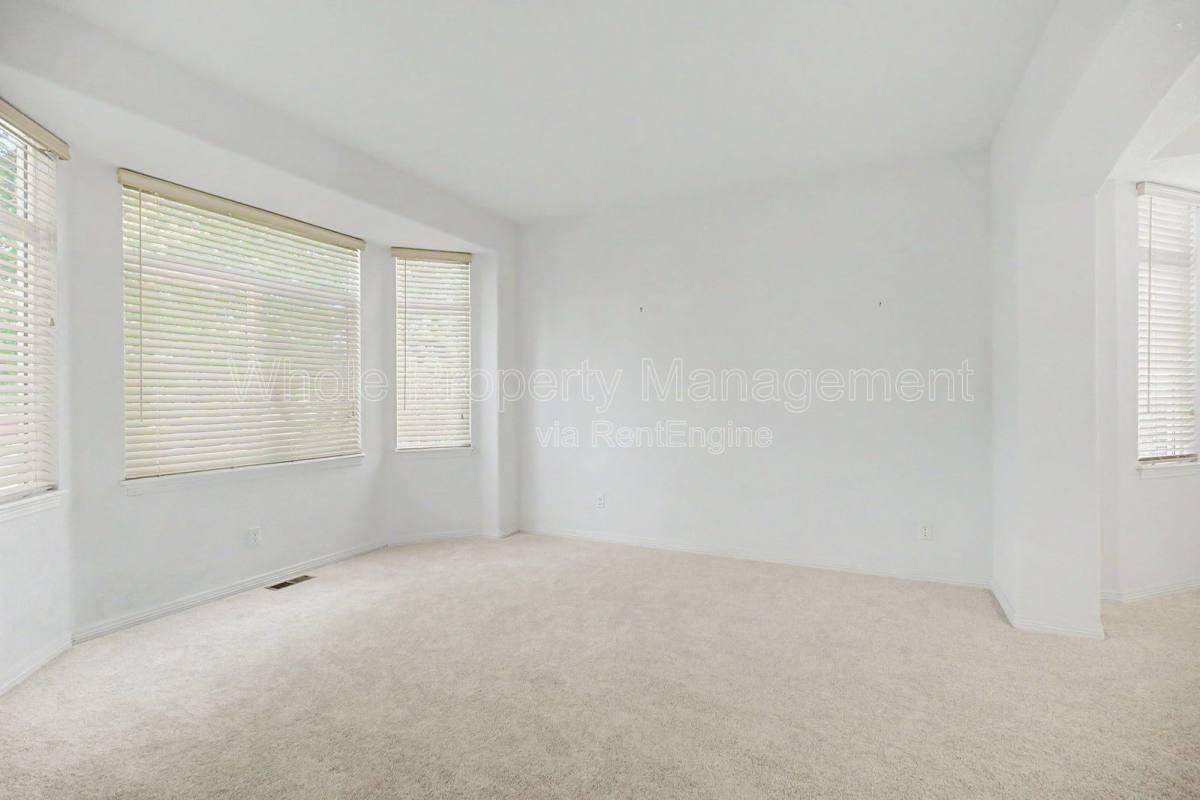 11081 Independence Cir W - Photo 3 of 10