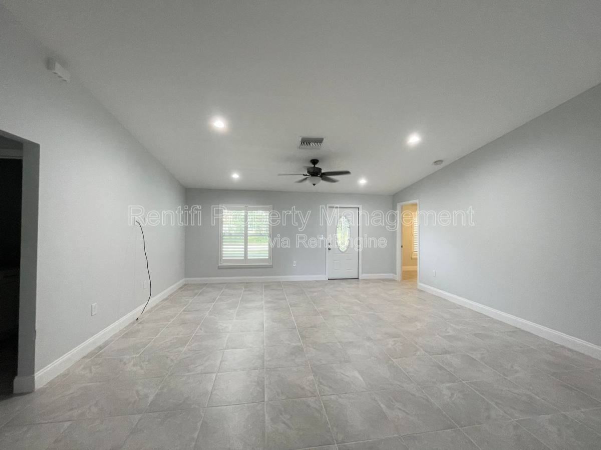 1535 Argosy Rd - Photo 2 of 10