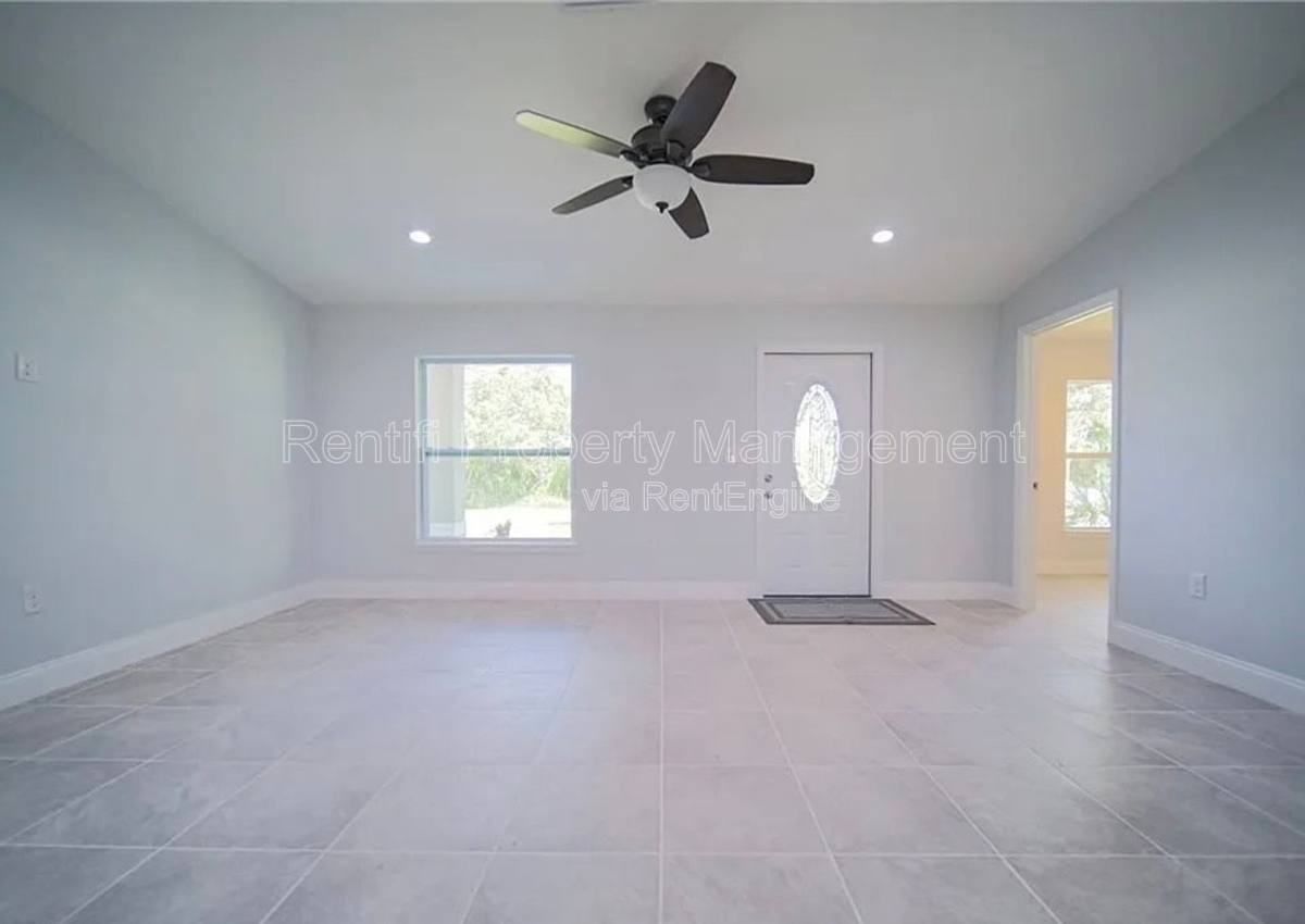 1535 Argosy Rd - Photo 3 of 10