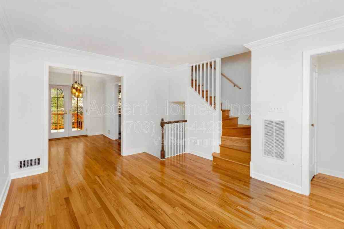 712 S Alfred St - Photo 3 of 10