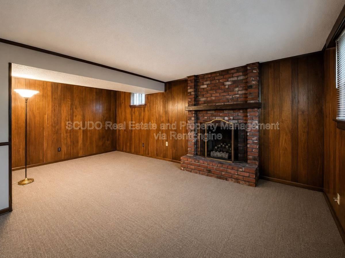 8806 Crescent Ave - Photo 3 of 10