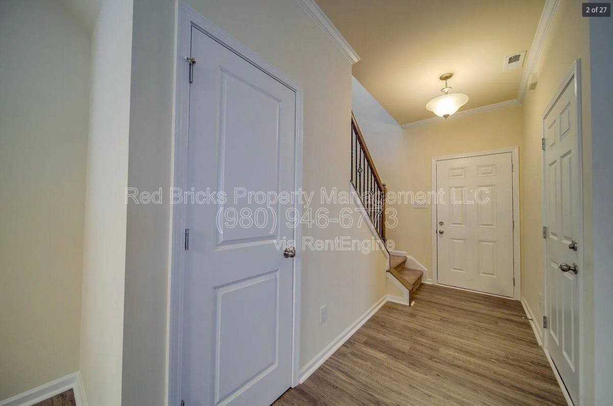 7015 Thornrose Dr - Photo 2 of 10