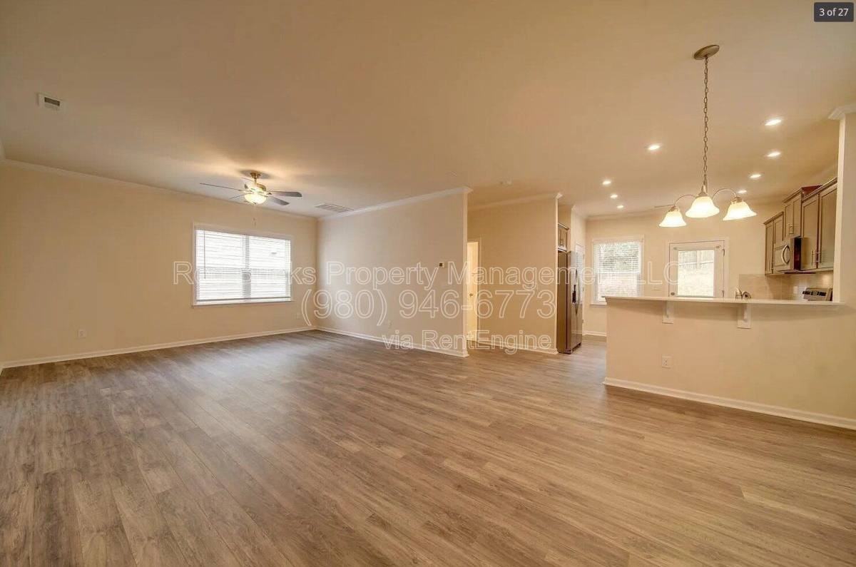 7015 Thornrose Dr - Photo 3 of 10