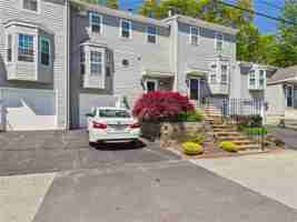 featured image of 565 Quaker Ln ##134
