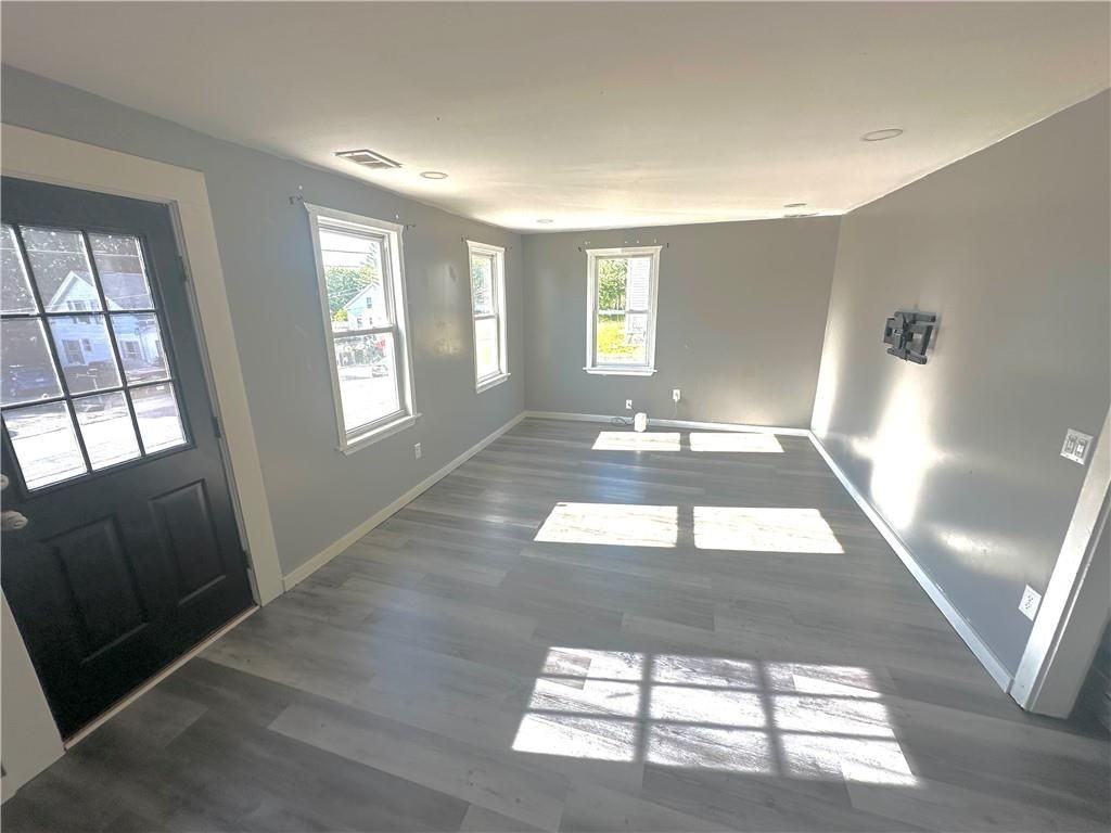 109 Earl St ##A - Photo 3 of 17