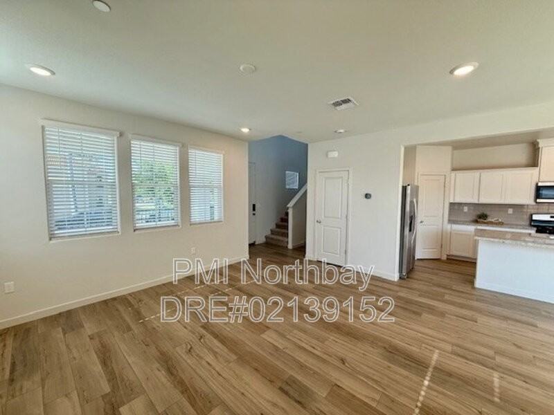 109 Clownfish St - Photo 2 of 19