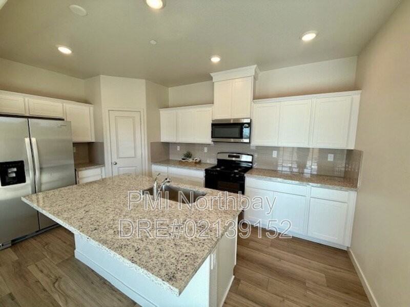 109 Clownfish St - Photo 5 of 19