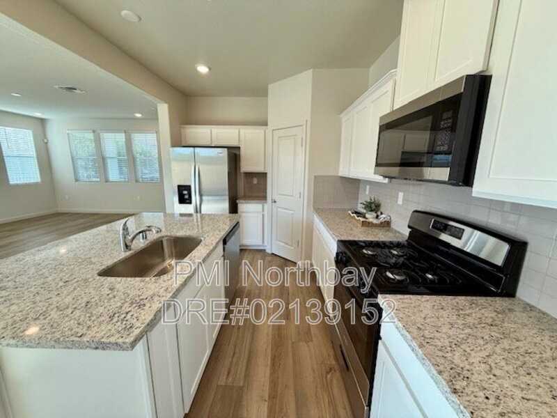 109 Clownfish St - Photo 6 of 19