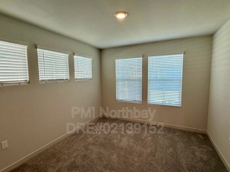 109 Clownfish St - Photo 7 of 19
