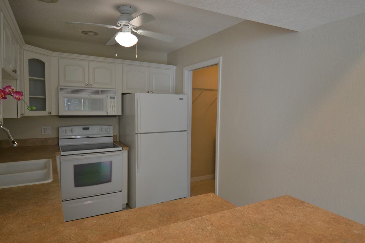 605 Lennox Rd W - Photo 2 of 35