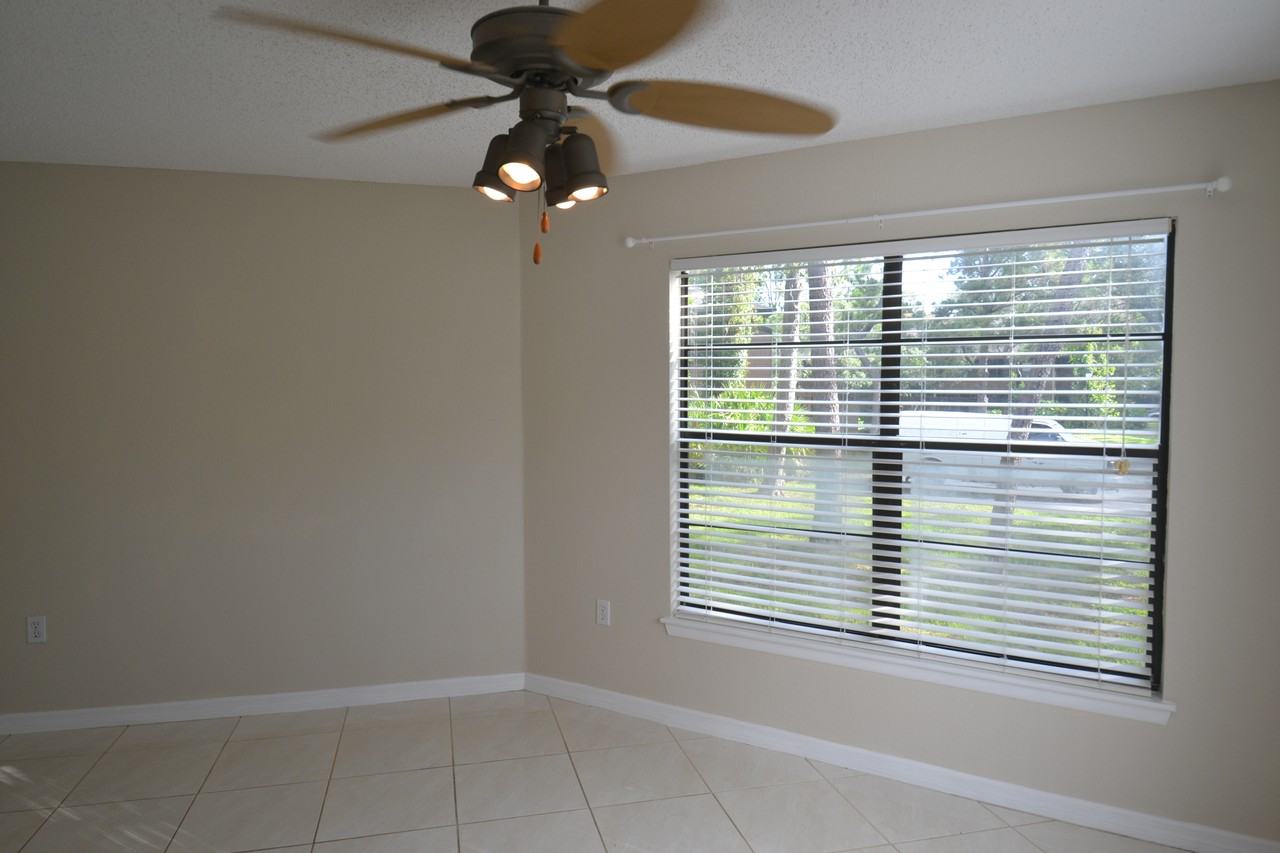 605 Lennox Rd W - Photo 7 of 35