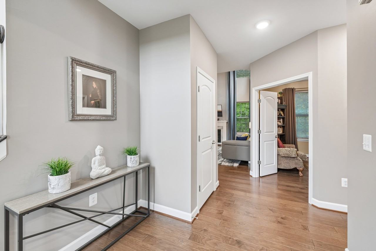 10400 Del Ray Ct - Photo 4 of 50