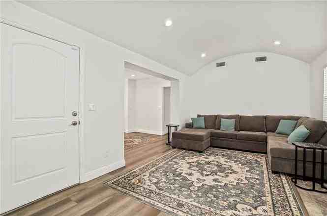 7827 La Salle Ave - Photo 2 of 17