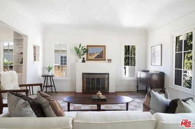 1034 Pacific St - Photo 3 of 19