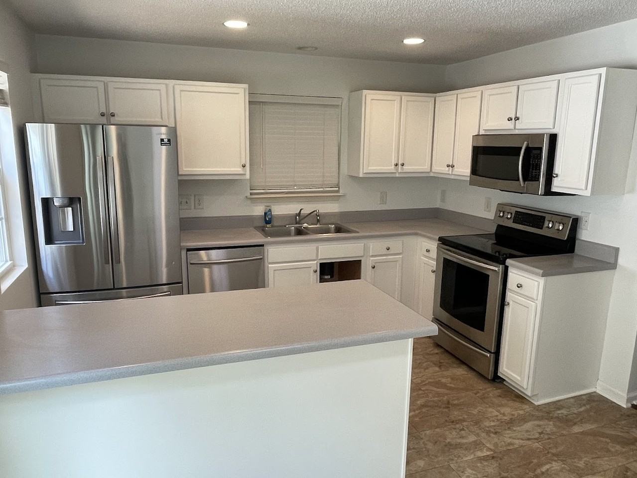 3215 Kensington Pl - Photo 2 of 32