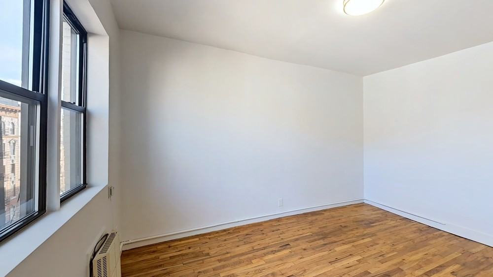 624 E 11th Street - Photo 3 of 13