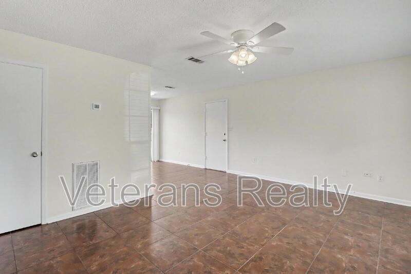 837 Tee St - Photo 5 of 20
