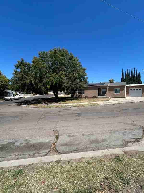 1835 Dayton Dr