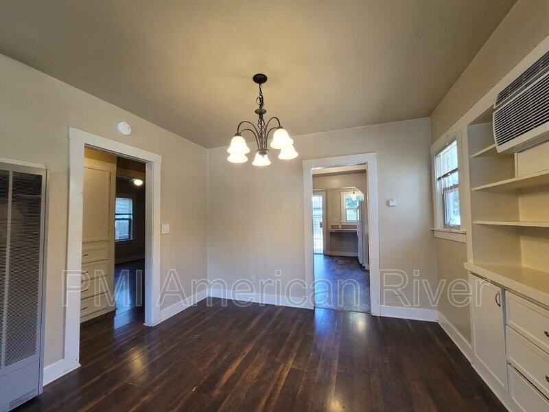 4413 Parker Ave - Photo 5 of 17