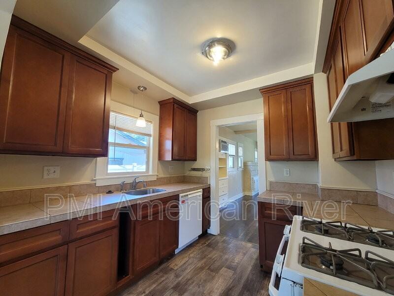 4413 Parker Ave - Photo 6 of 17