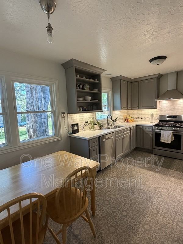 1803 17th Ave - Photo 4 of 23