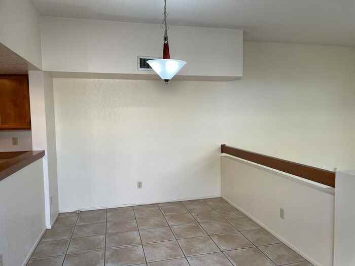 716 N Hayden Dr - Photo 3 of 15