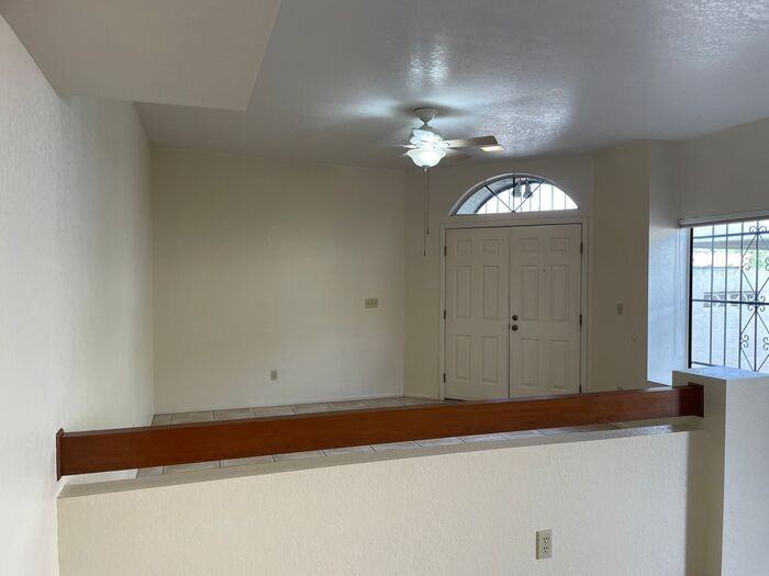 716 N Hayden Dr - Photo 4 of 15