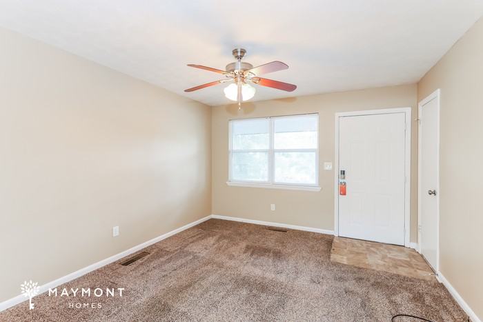 4113 N Sylvania Ct - Photo 5 of 15