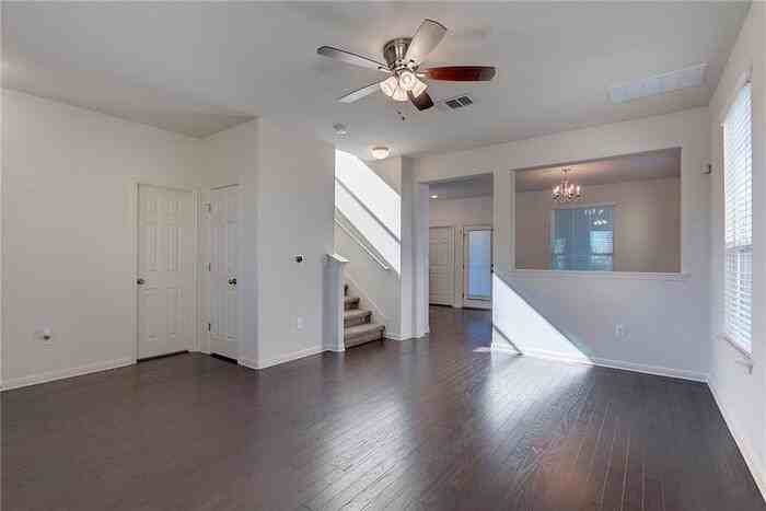 18418 Mammoth Cave Blvd - Photo 2 of 38