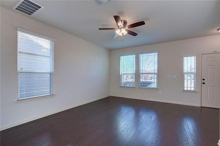 18418 Mammoth Cave Blvd - Photo 4 of 38