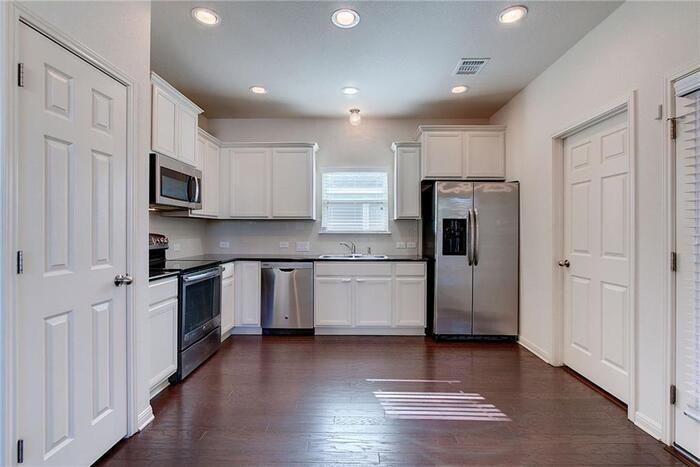 18418 Mammoth Cave Blvd - Photo 6 of 38