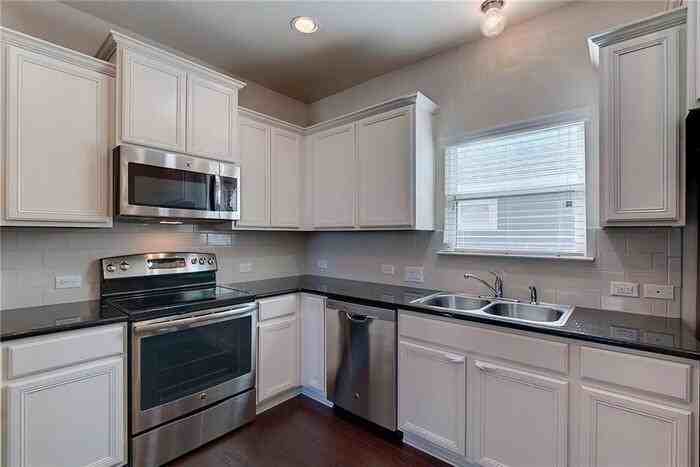 18418 Mammoth Cave Blvd - Photo 7 of 38