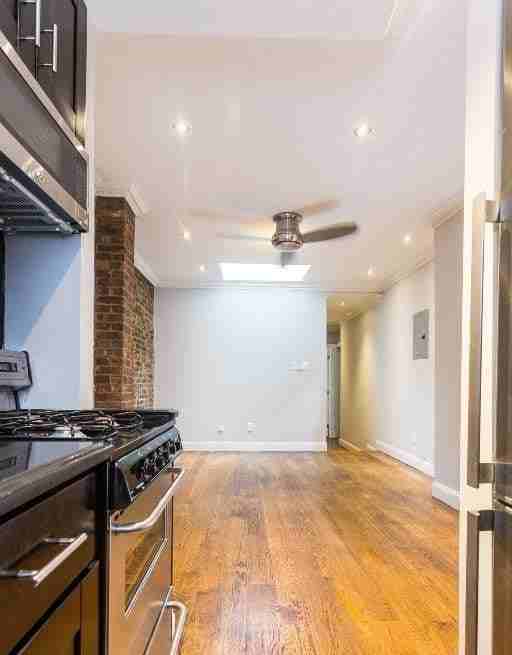 437 W 53rd St #2A - Photo 5 of 7