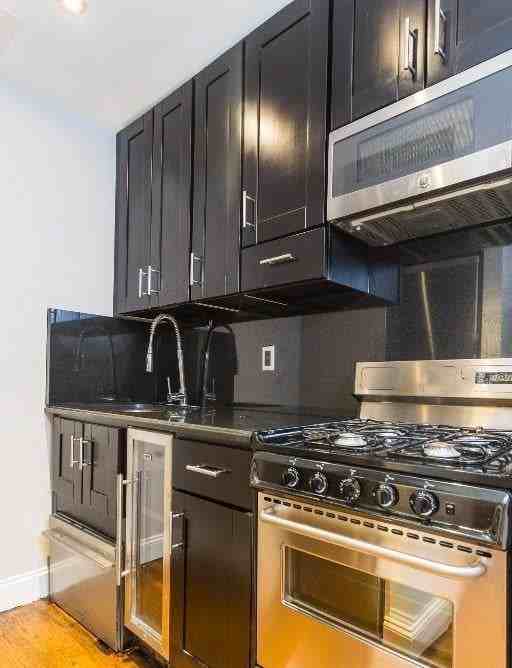437 W 53rd St #2A - Photo 6 of 7