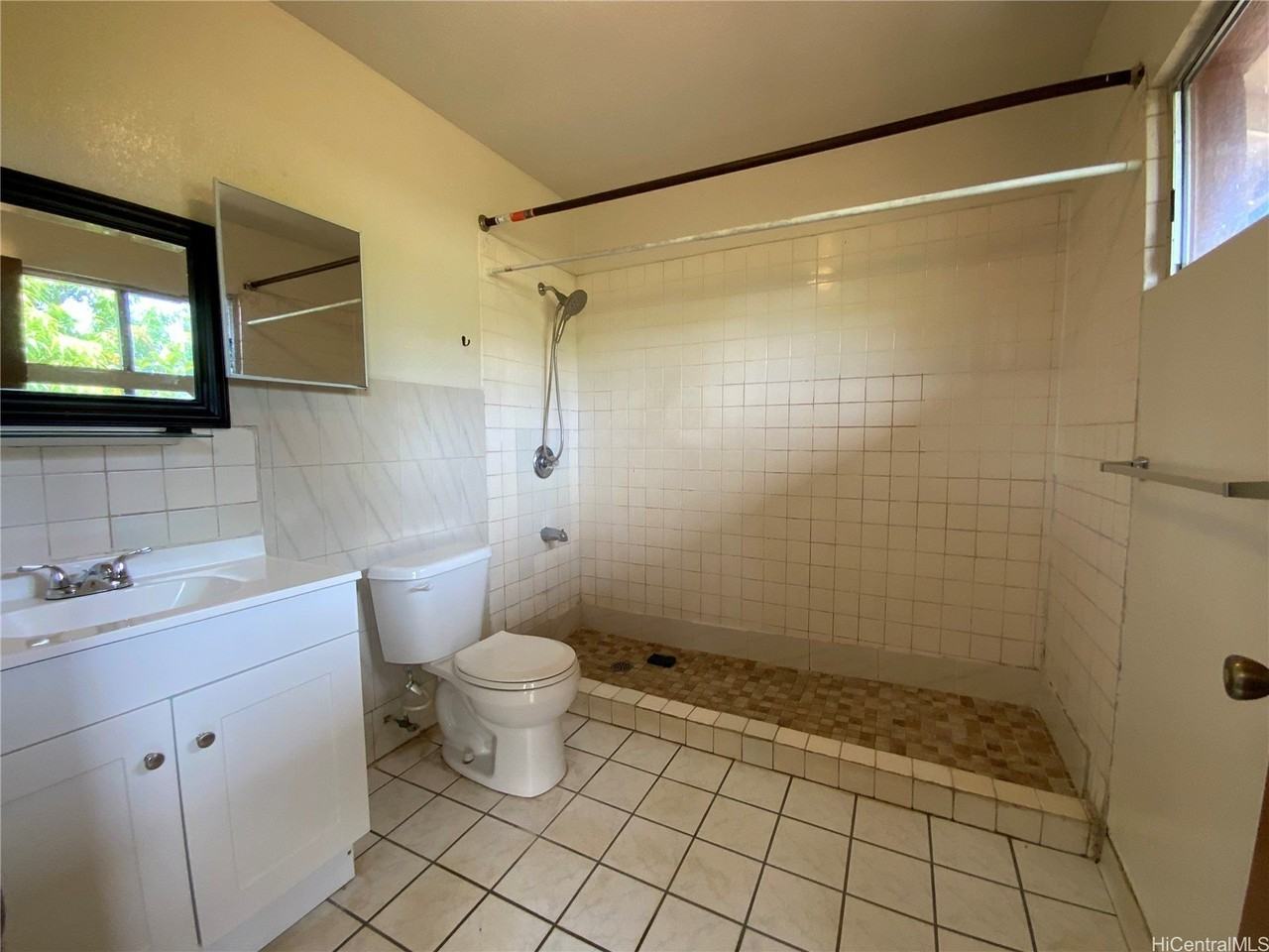 66-942 Kamakahala St - Photo 5 of 9