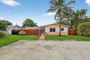 featured image of 920 Sw 30th St #2