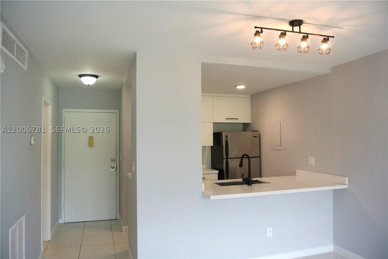 2160 Sw 16th Ave #417 - Photo 4 of 24