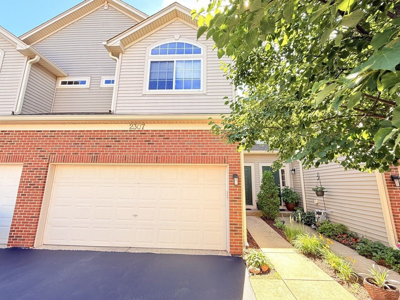 2307 Stoughton Dr - Photo 2 of 22