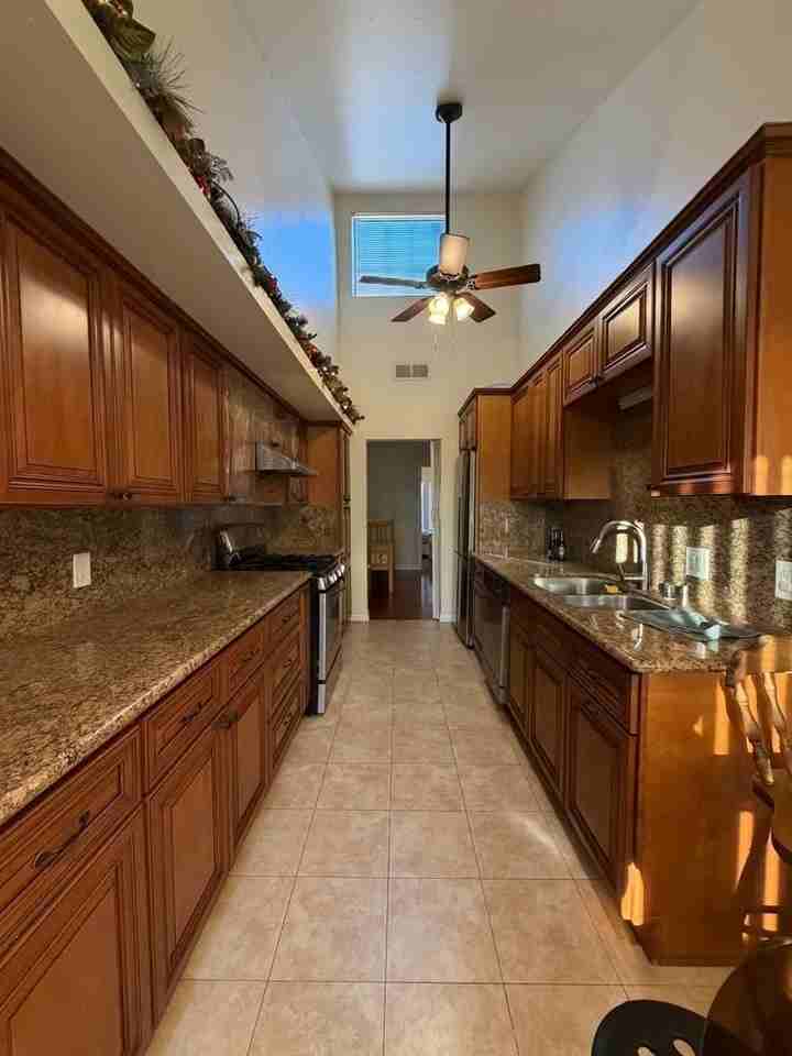 1015 Arcadia Ave #12 - Photo 3 of 18