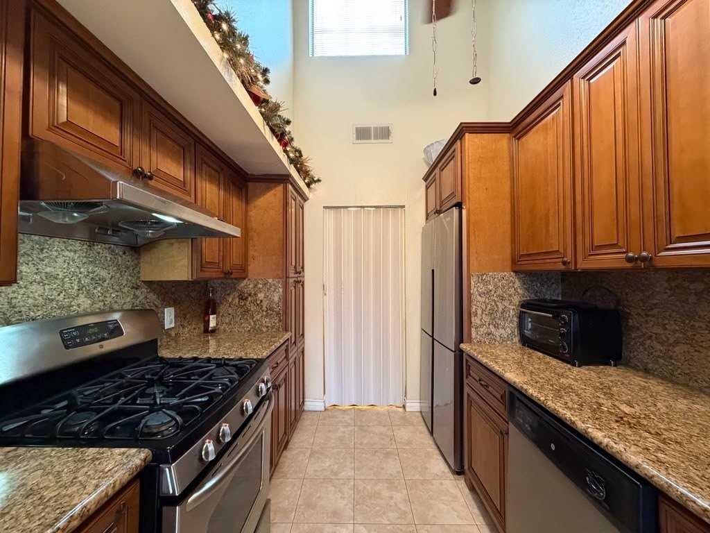 1015 Arcadia Ave #12 - Photo 4 of 18
