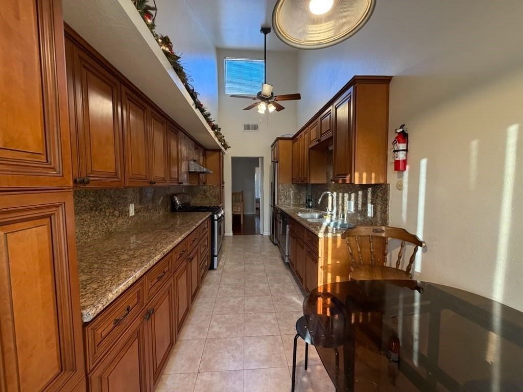 1015 Arcadia Ave #12 - Photo 5 of 18