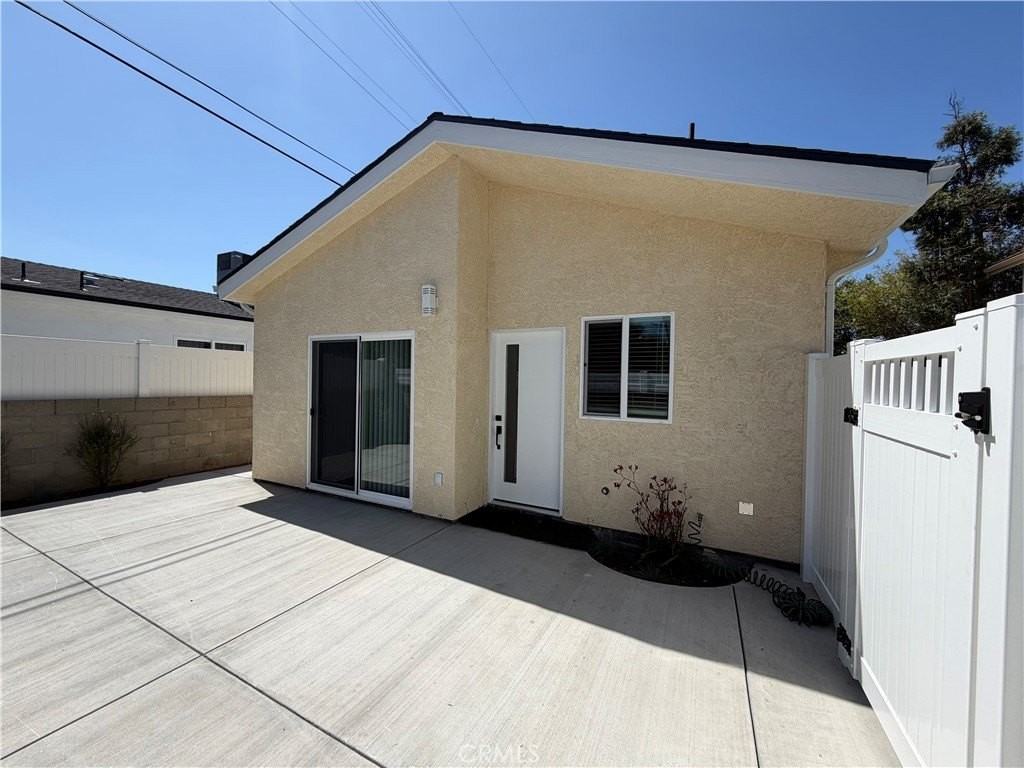 7814 Amestoy Ave - Photo 2 of 14