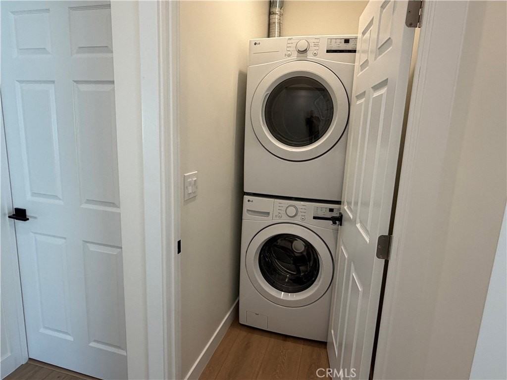 7814 Amestoy Ave - Photo 6 of 14